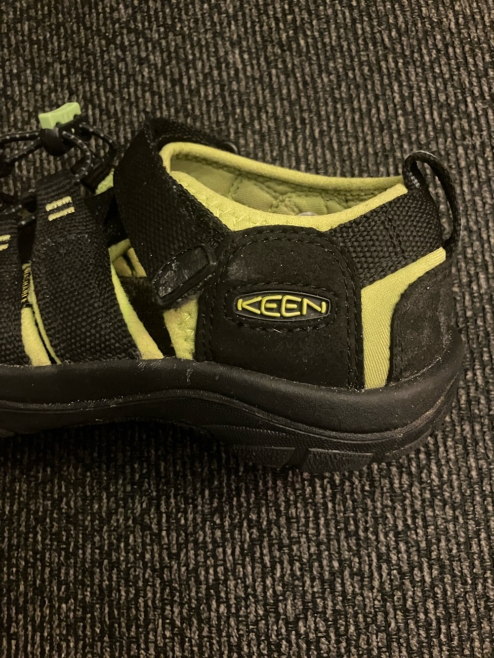 Keen Big Kids' Newport H2 sandal black and green quick-dry water shoe size 2 - Picture 6 of 12